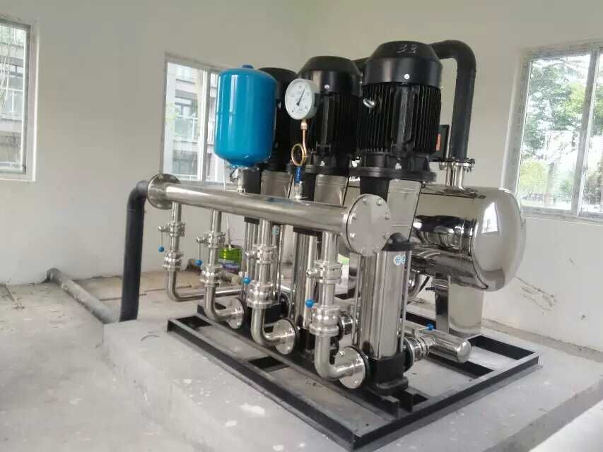 無負(fù)壓供水設(shè)備3泵.jpg 無負(fù)壓供水設(shè)備3泵.jpg